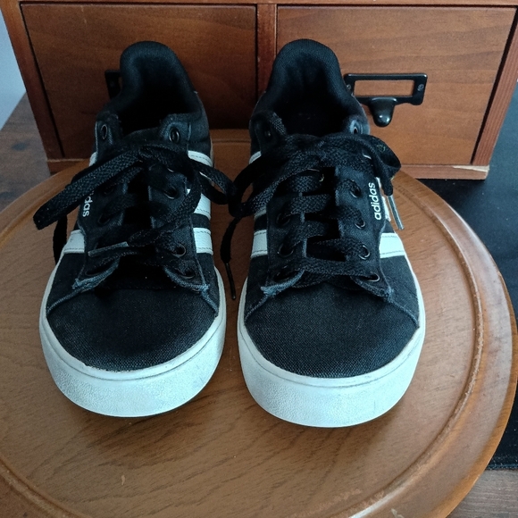 Adidas Kids Black and White Sneakers_1.5 - Picture 4 of 6